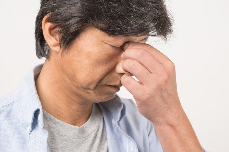 視界が白く濁る・眩しい・片目だけ白くなる