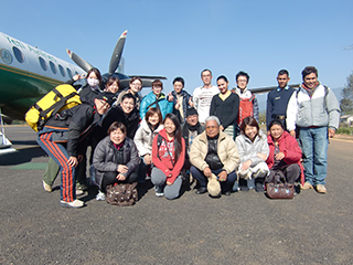 キャンプ地の空港に到着